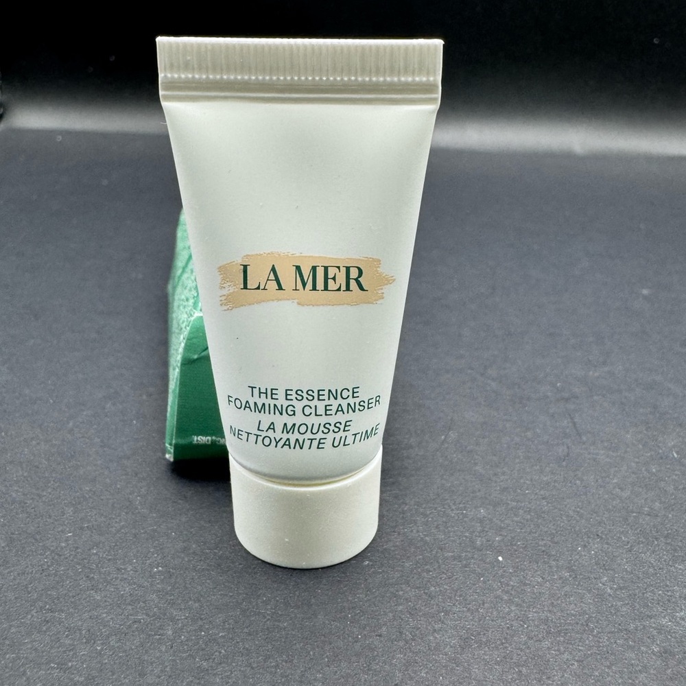 NIB La Mer The Essence Foaming Cleanser- 5mL - Picture 4 of 7
